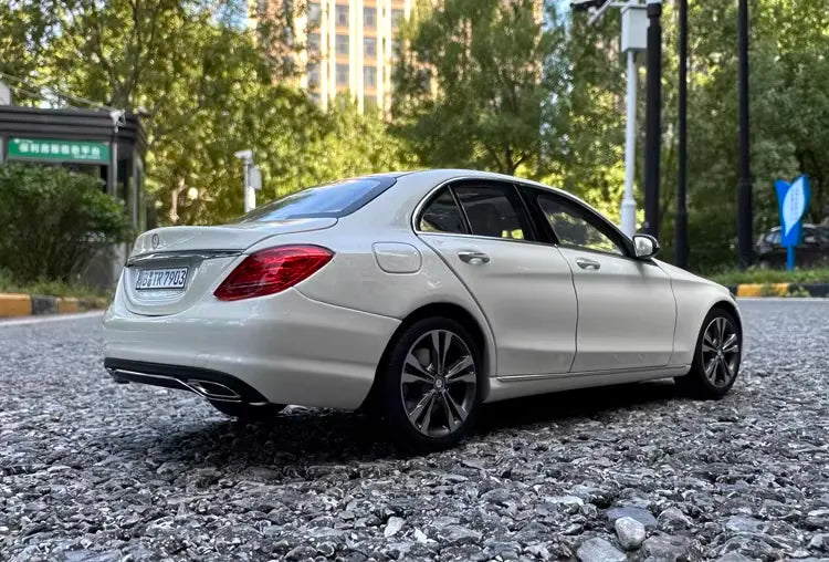 [Norev] 1:18 Mercedes-Benz 2014 C-Class W205 vit modellbil Die-Cast