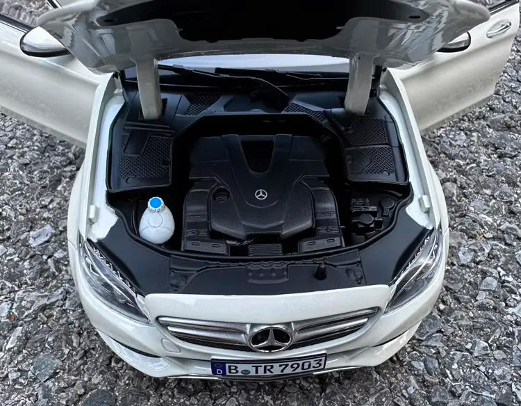 [Norev] 1:18 Mercedes-Benz 2014 C-Class W205 White Model Car Die-Cast