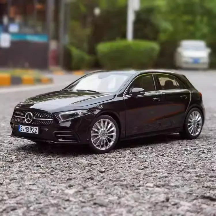[Norev] 1:18 Mercedes-Benz 2018 A200 AMG Line Black Model Car Die-Cast
