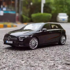 [Norev] 1:18 Mercedes-Benz 2018 A200 AMG Line Black Model Car Die-Cast