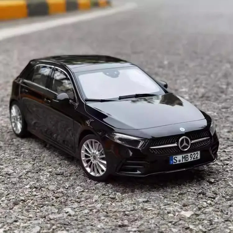 [Norev] 1:18 Mercedes-Benz 2018 A200 AMG Line Black Model Car Die-Cast
