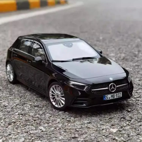 [Norev] 1:18 Mercedes-Benz 2018 A200 AMG Line zwart modelauto Die-Cast