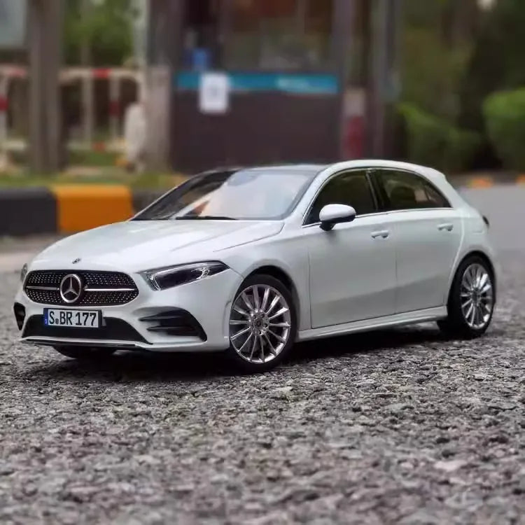 [Norev] 1:18 Mercedes-Benz 2018 A200 AMG Line White Model Car Die-Cast
