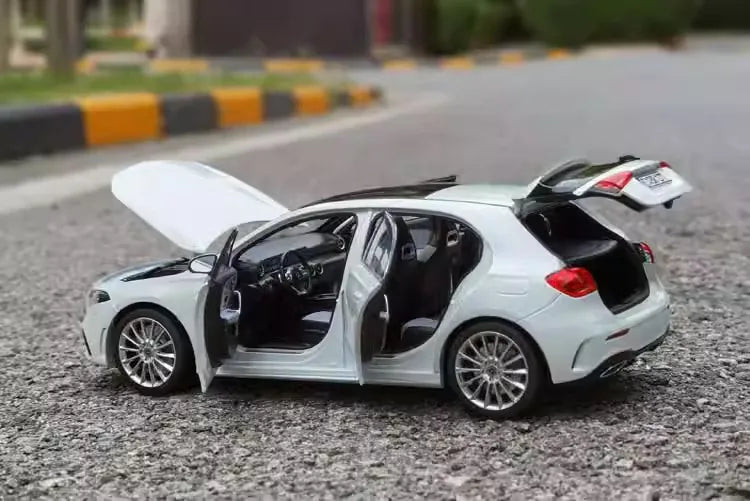[Norev] 1:18 Mercedes-Benz 2018 A200 AMG Line White Model Car Die-Cast