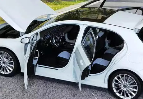 [Norev] 1:18 Mercedes-Benz 2018 A200 AMG Line White Model Car Die-Cast