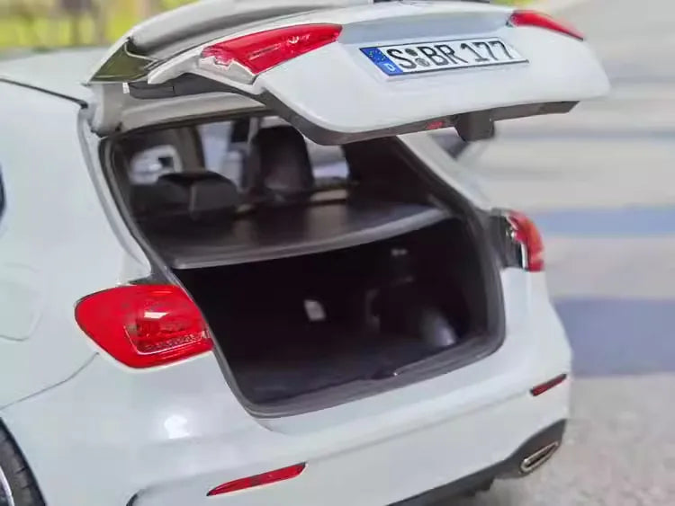 [Norev] 1:18 Mercedes-Benz 2018 A200 AMG Line White Model Car Die-Cast