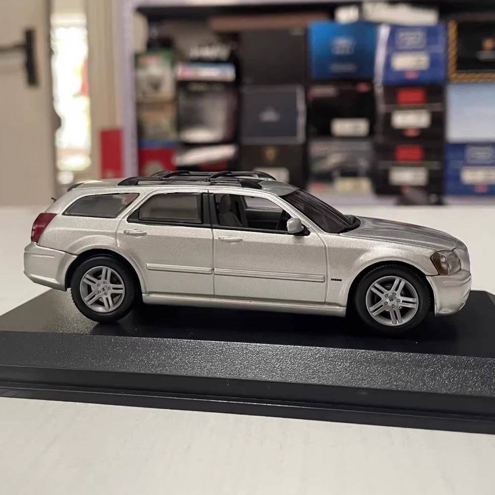 [Norev] 1:43 Dodge 2006 Magnum R/T Silver Model Car Die-Cast