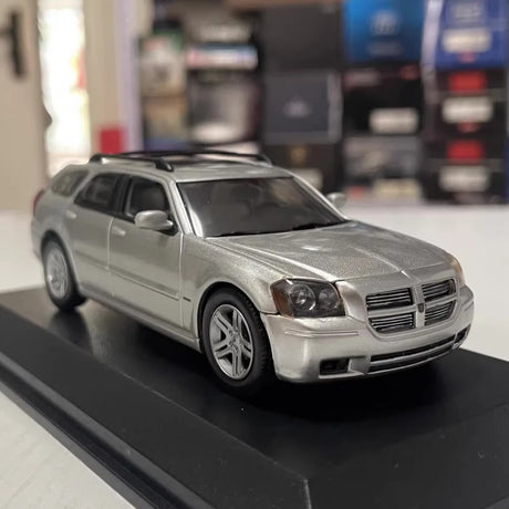 [Norev] 1:43 Dodge 2006 Magnum R/T Silver Model Car Die-Cast