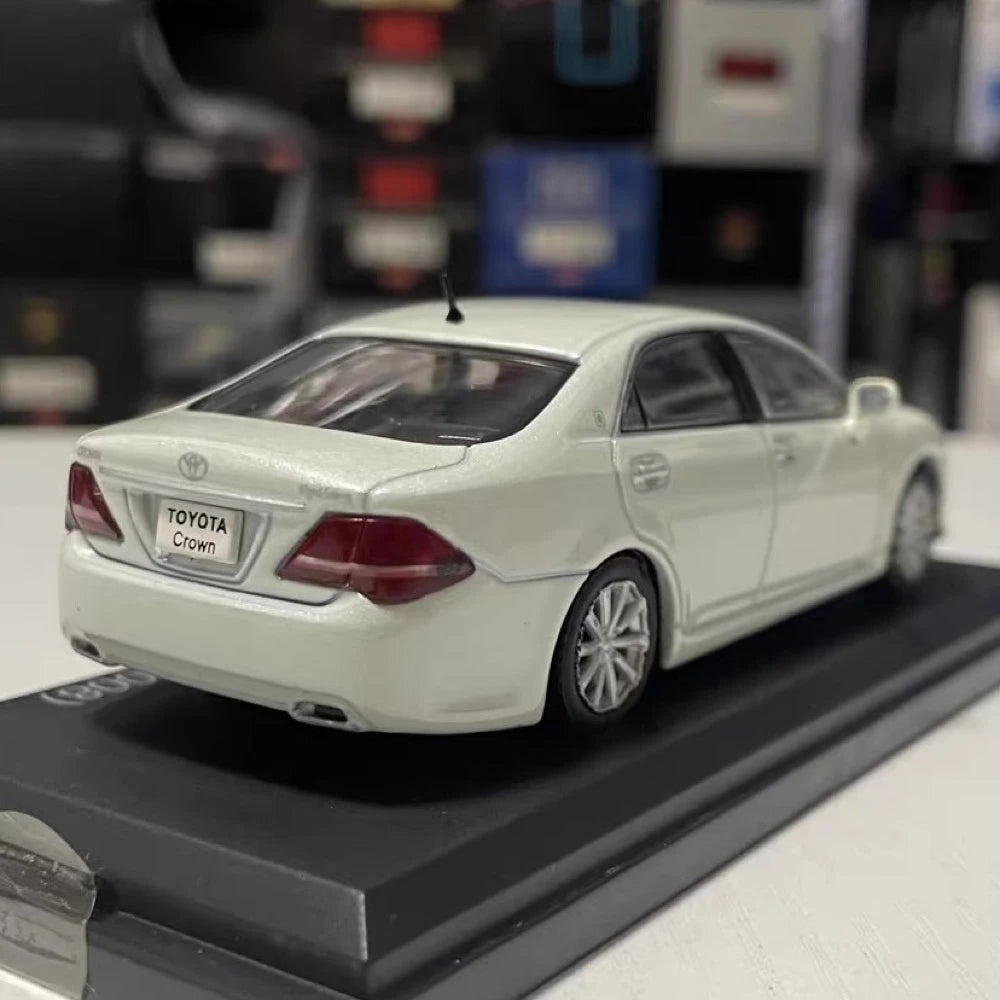 [Norev] 1:43 Toyota 2008 Crown S200 White Model Car Die-Cast