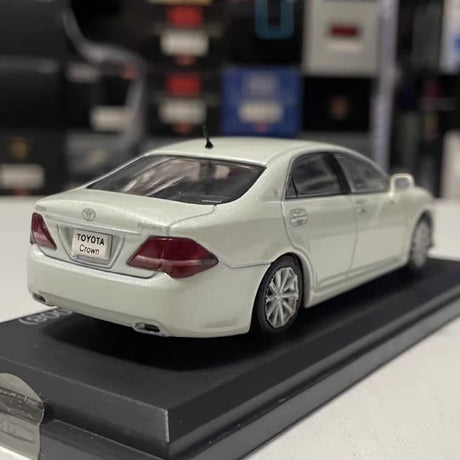 [Norev] 1:43 Toyota 2008 Crown S200 vit modellbil Die-Cast