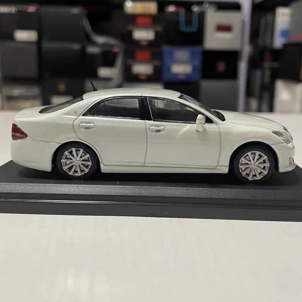 [Norev] 1:43 Toyota 2008 Crown S200 White Model Car Die-Cast