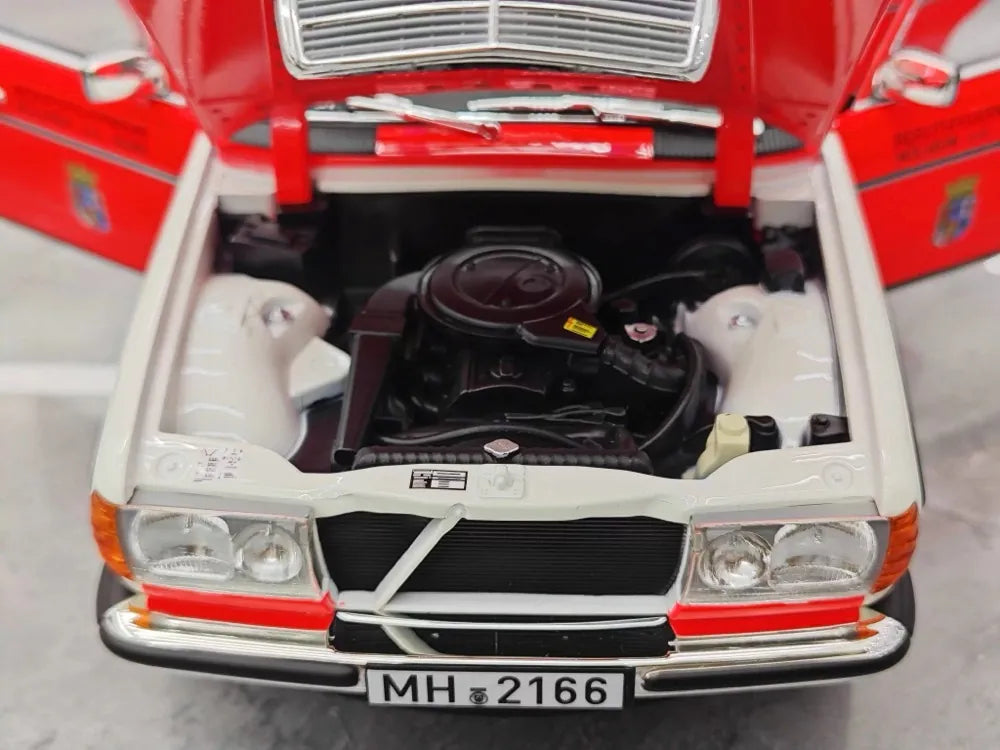 [Norev] 1:18 Mercedes-Benz 1984 200 Emergency Ambulance Model Car Die-Cast