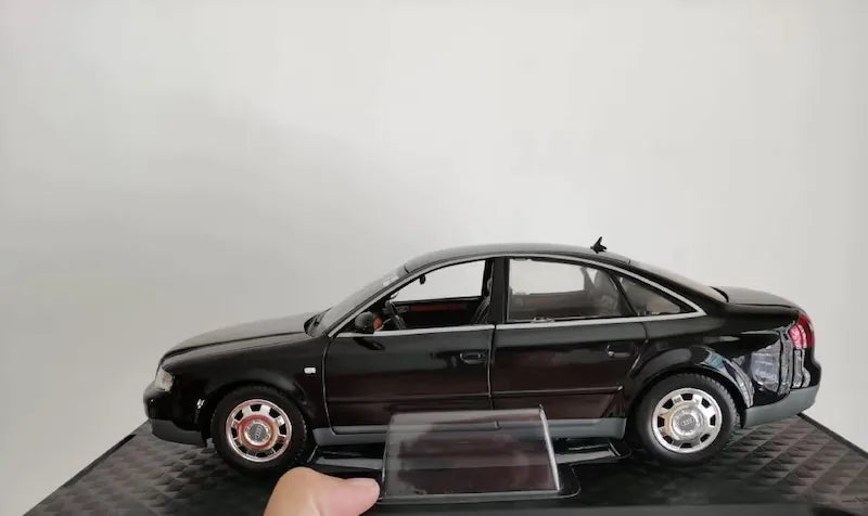 [OEM] 1:18 Audi 2000 A6 C5 Black Model Car Die-Cast