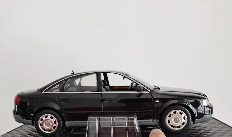 [OEM] 1:18 Audi 2000 A6 C5 Black Model Car Die-Cast