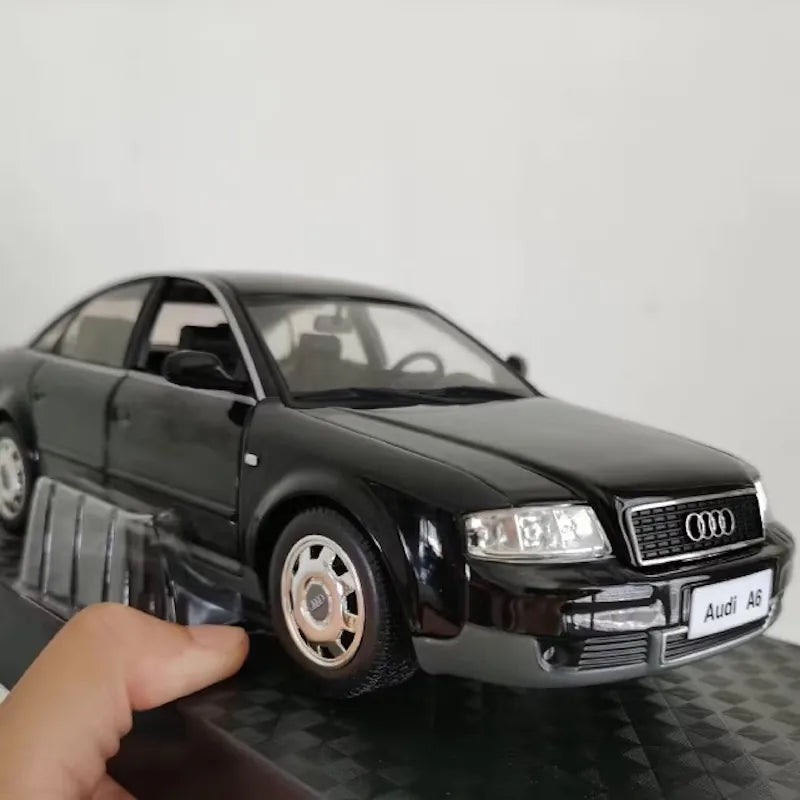 [OEM] 1:18 Audi 2000 A6 C5 Black Model Car Die-Cast