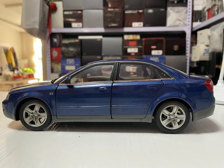 [OEM] 1:18 Audi 2004 A4 Blue Model Car Die-Cast