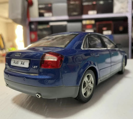 [OEM] 1:18 Audi 2004 A4 Blue Model Car Die-Cast