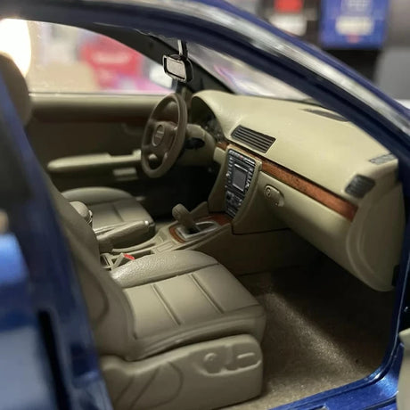 [OEM] 1:18 Audi 2004 A4 Blue Model Car Die-Cast