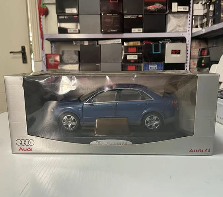 [OEM] 1:18 Audi 2004 A4 Blue Model Car Die-Cast