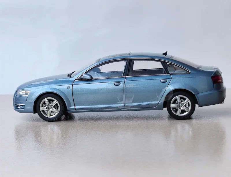 [OEM] 1:18 Audi 2004 A6L C6 Blue Model Car Die-Cast