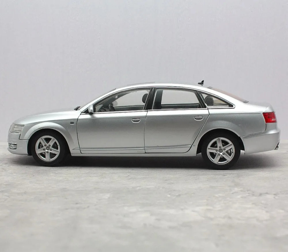 [OEM] 1:18 Audi 2004 A6L C6 Silver Model Car Die-Cast