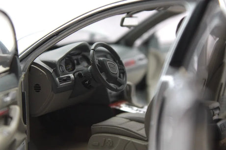 [OEM] 1:18 Audi 2004 A6L C6 Silver Model Car Die-Cast