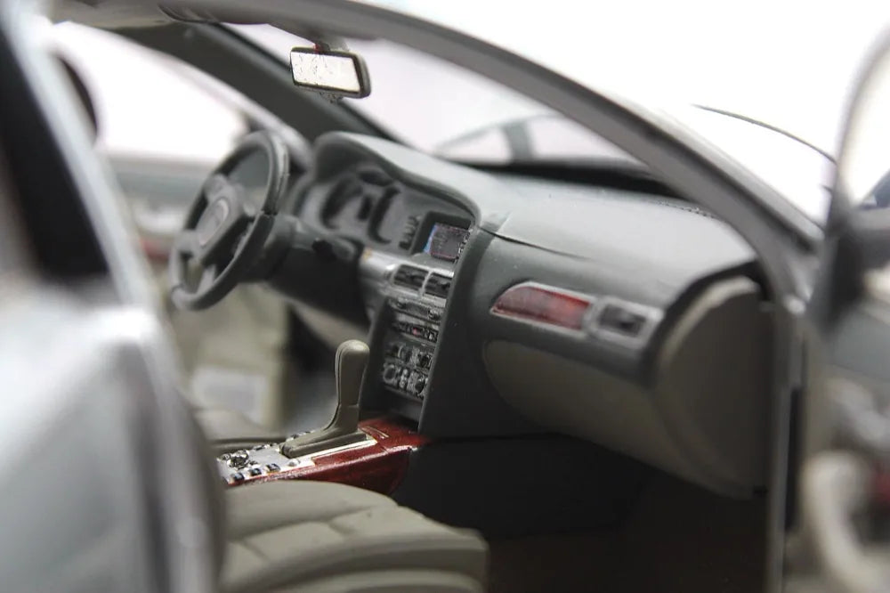 [OEM] 1:18 Audi 2004 A6L C6 Silver Model Car Die-Cast