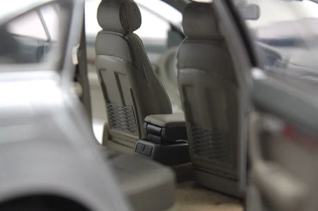 [OEM] 1:18 Audi 2004 A6L C6 Silver Model Car Die-Cast