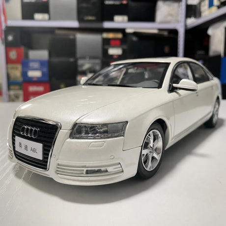 [OEM] 1:18 Audi 2008 A6L White Model Car Die-Cast