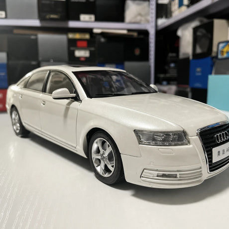 [OEM] 1:18 Audi 2008 A6L White Model Car Die-Cast