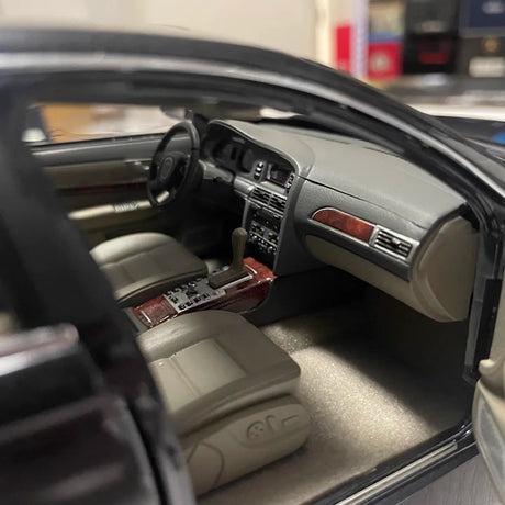 [OEM] 1:18 Audi 2009 A6L C6 Black Model Car Die-Cast