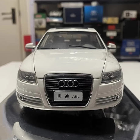 [OEM] 1:18 Audi 2009 A6L White Model Car Die-Cast