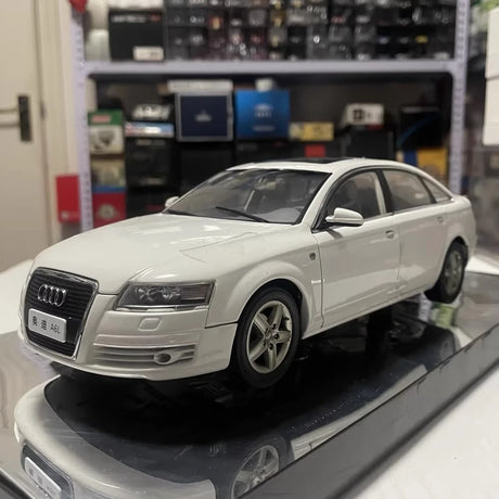 [OEM] 1:18 Audi 2009 A6L White Model Car Die-Cast