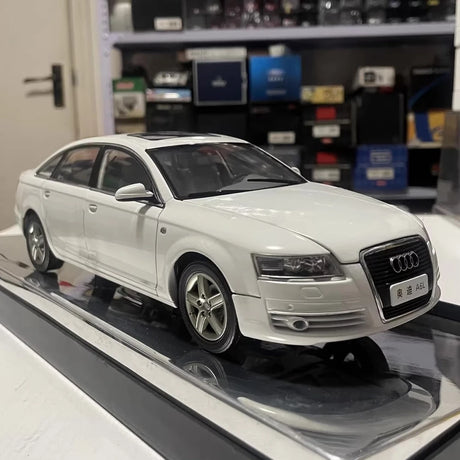 [OEM] 1:18 Audi 2009 A6L White Model Car Die-Cast