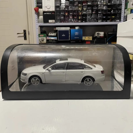 [OEM] 1:18 Audi 2009 A6L White Model Car Die-Cast