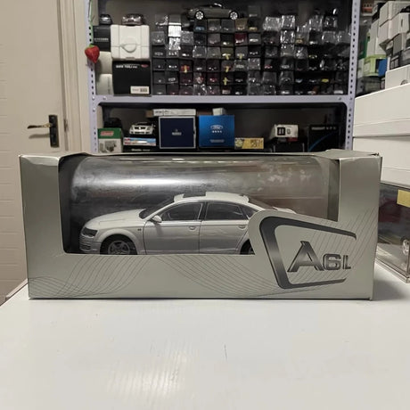 [OEM] 1:18 Audi 2009 A6L White Model Car Die-Cast