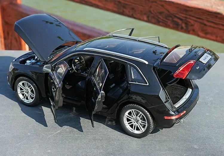 [OEM] 1:18 Audi 2011 Q5 Black Model Car Die-Cast