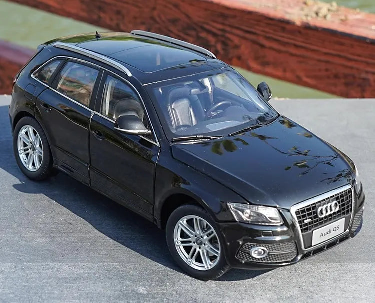 [OEM] 1:18 Audi 2011 Q5 Black Model Car Die-Cast