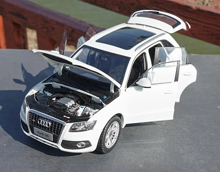 [OEM] 1:18 Audi 2008 Q5 White Model Car Die-Cast