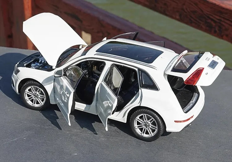 [OEM] 1:18 Audi 2011 Q5 White Model Car Die-Cast