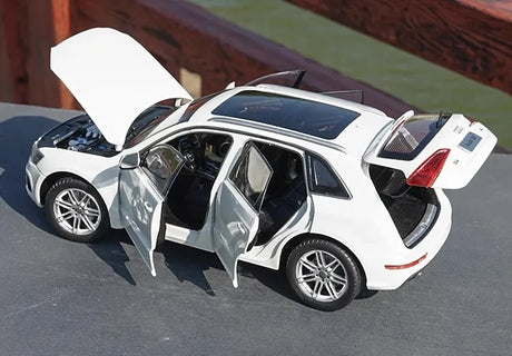 [OEM] 1:18 Audi 2011 Q5 White Model Car Die-Cast