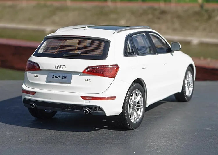 [OEM] 1:18 Audi 2011 Q5 White Model Car Die-Cast