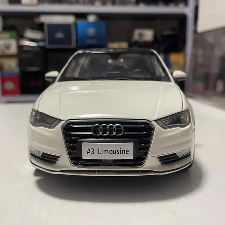 [OEM] 1:18 Audi 2013 A3 Limousine White Model Car Die-Cast