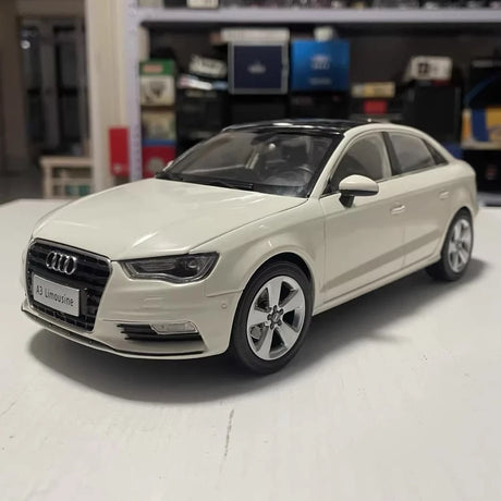 [OEM] 1:18 Audi 2013 A3 Limousine White Model Car Die-Cast