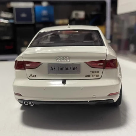 [OEM] 1:18 Audi 2013 A3 Limousine White Model Car Die-Cast