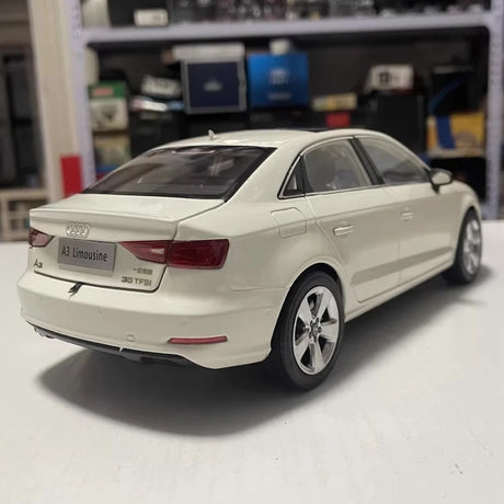 [OEM] 1:18 Audi 2013 A3 Limousine White Model Car Die-Cast