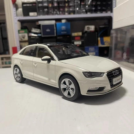 [OEM] 1:18 Audi 2013 A3 Limousine White Model Car Die-Cast