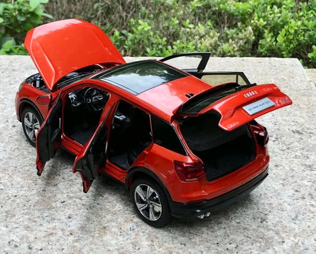 [OEM] 1:18 Audi 2018 Q2L Red Model Car Die-Cast