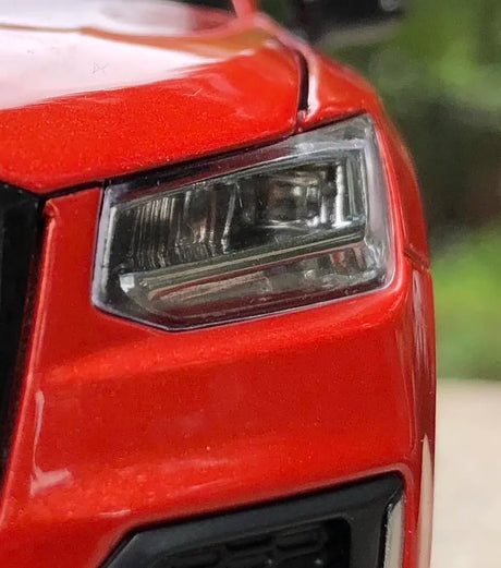 [OEM] 1:18 Audi 2018 Q2L Red Model Car Die-Cast
