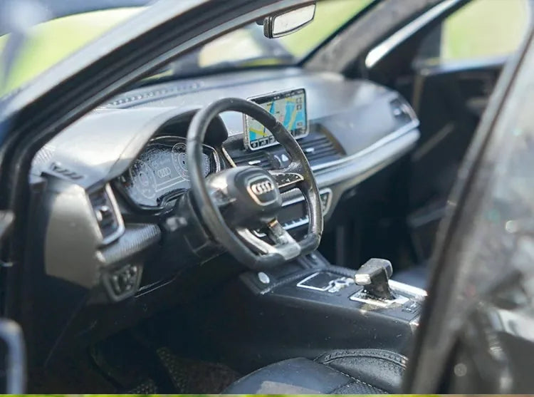 [OEM] 1:18 Audi 2018 Q5L Black Model Car Die-Cast